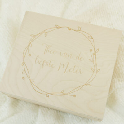 Gegraveerde theekist